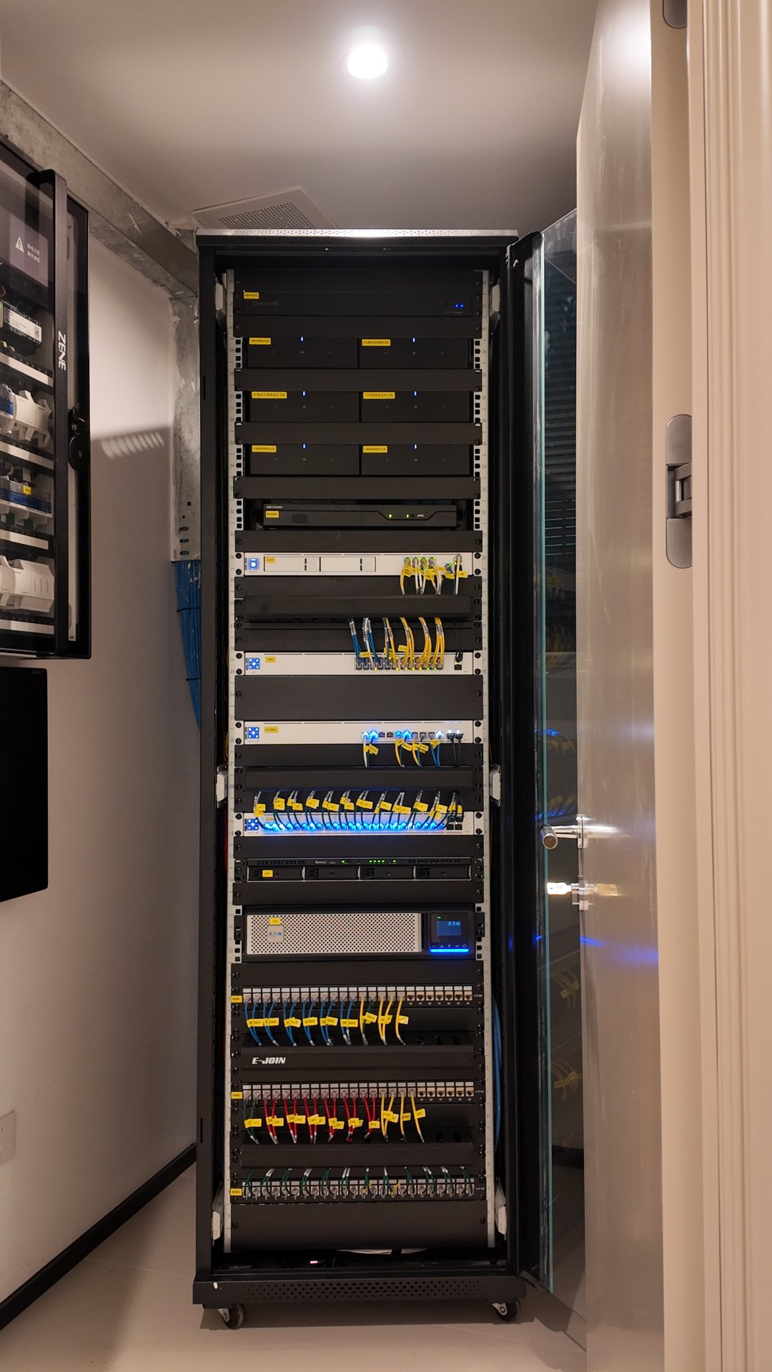 Equipment rack