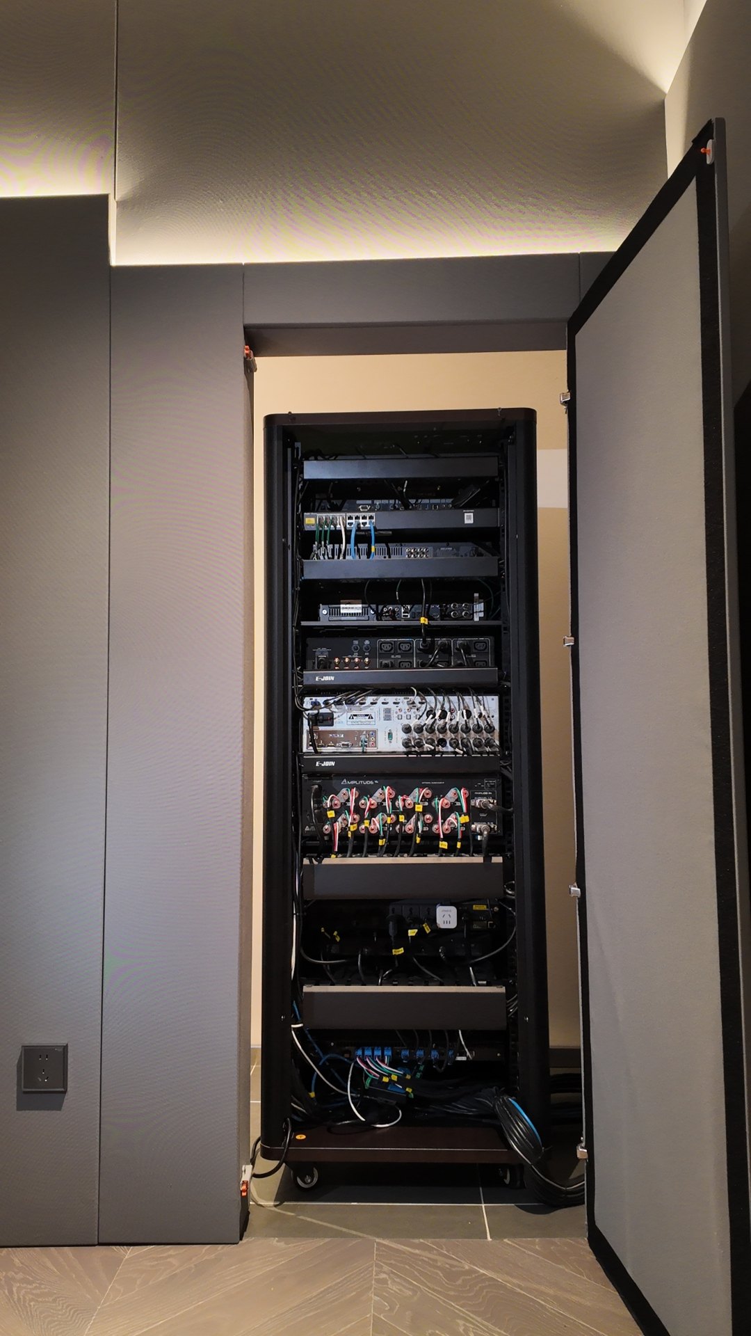 Rack detail
